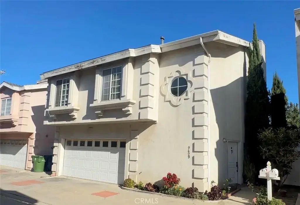 9429 Burnet Avenue 5, North Hills