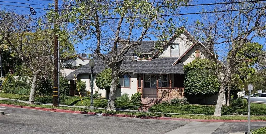 2642 Manning Avenue, Los Angeles