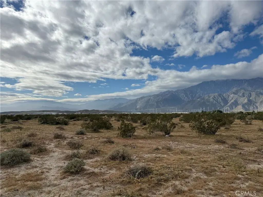 Thumb Dr., North Palm Springs