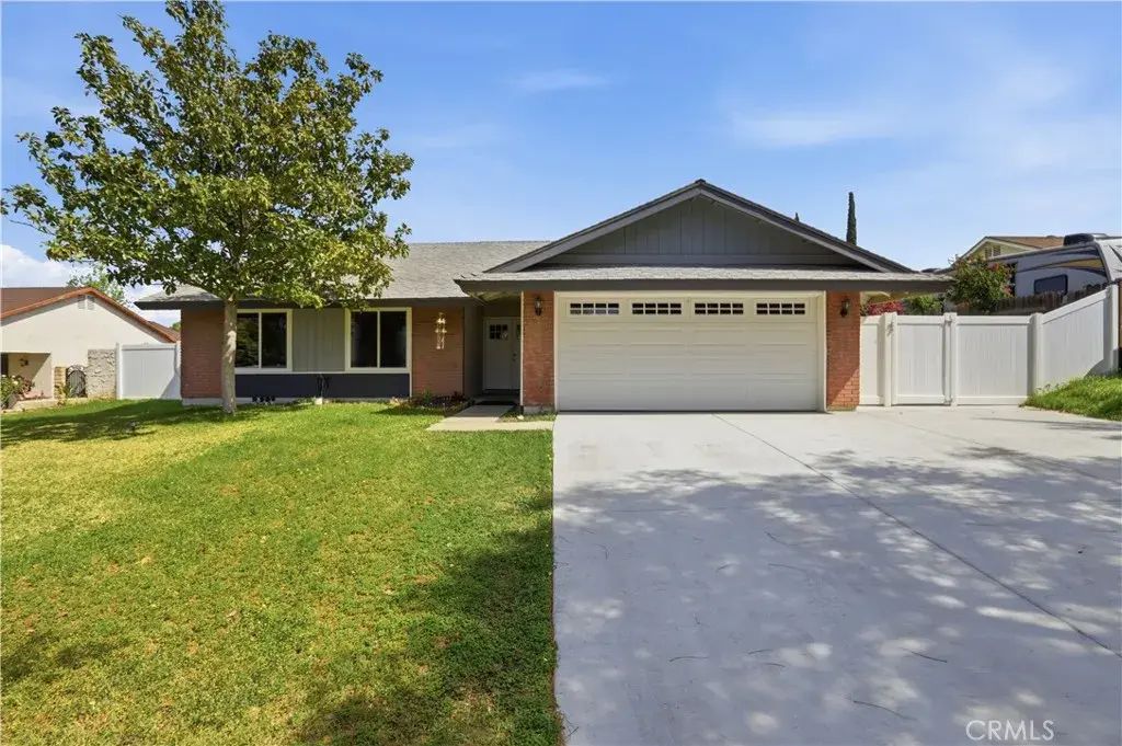 2097 Santa Barbara, Corona