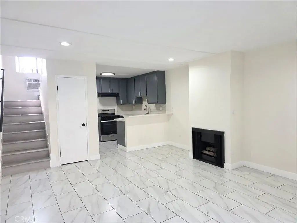6911 Woodley 107, Van Nuys