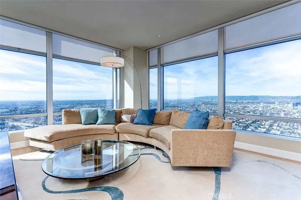 900 W Olympic, Los Angeles
