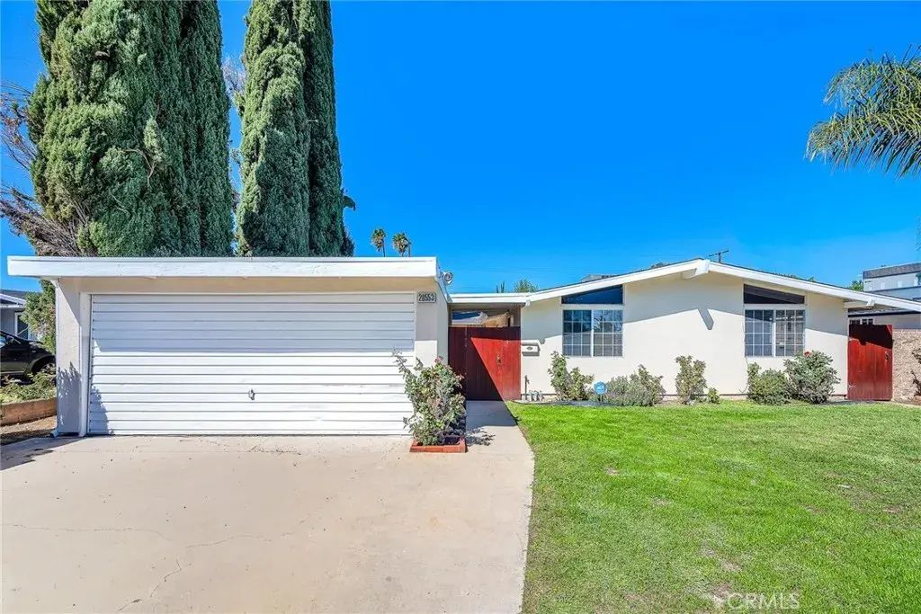 20553 Kittridge, Winnetka