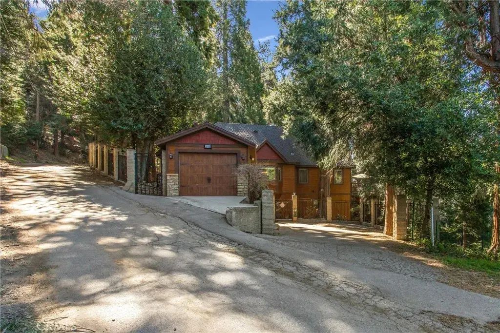1036 Venus Way, Crestline