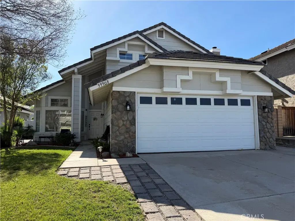 39908 Falcon Way, Murrieta