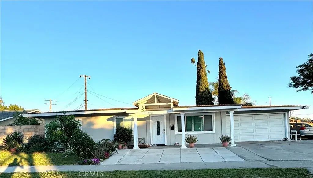 1101 N Gates, Santa Ana