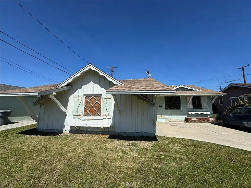 7675 El Escorial, Buena Park