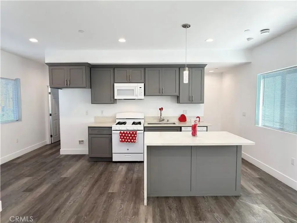 1491 Atlantic Avenue, Long Beach
