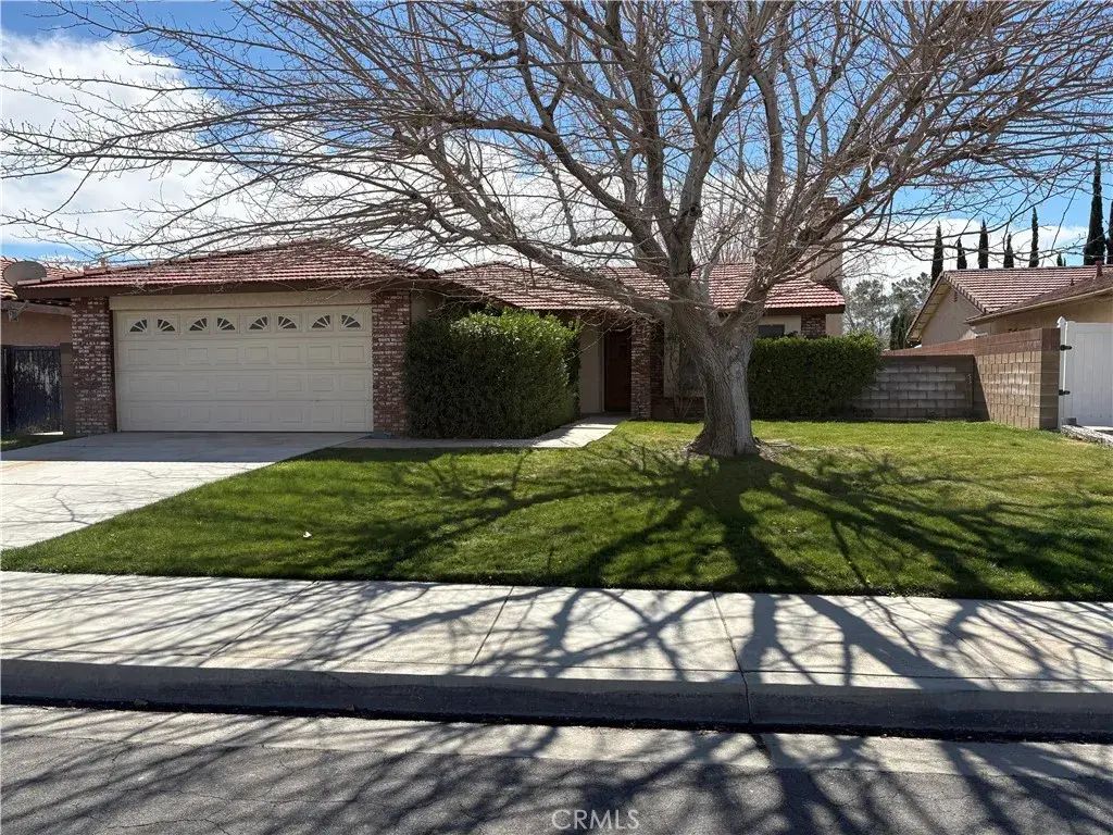 1828 Louise Avenue, Lancaster