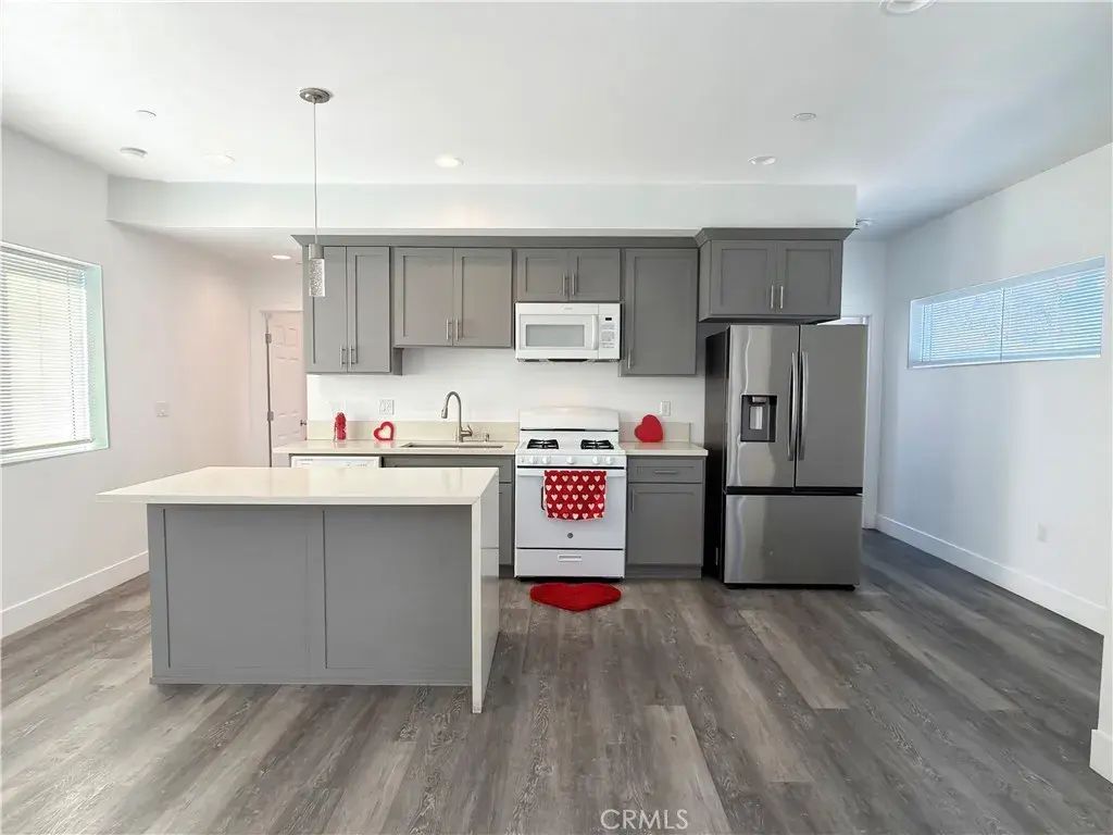 1489 Atlantic Avenue, Long Beach