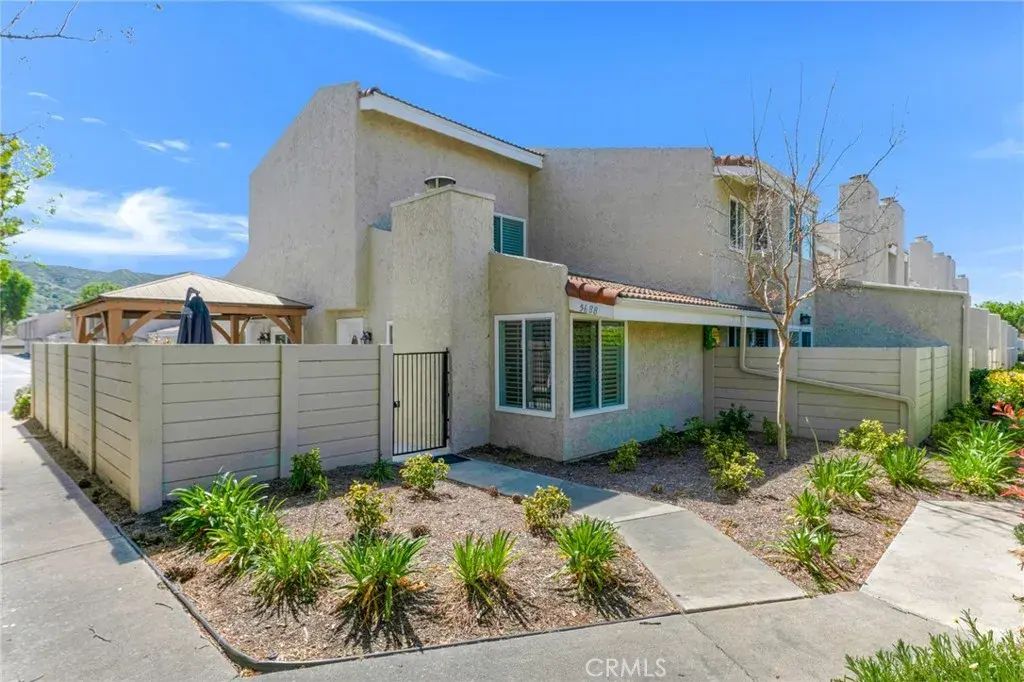 5688 E Los Angeles, Simi Valley