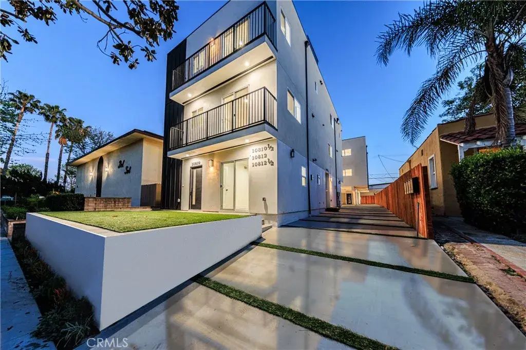 10812 Hesby Street 10810 1/2, North Hollywood
