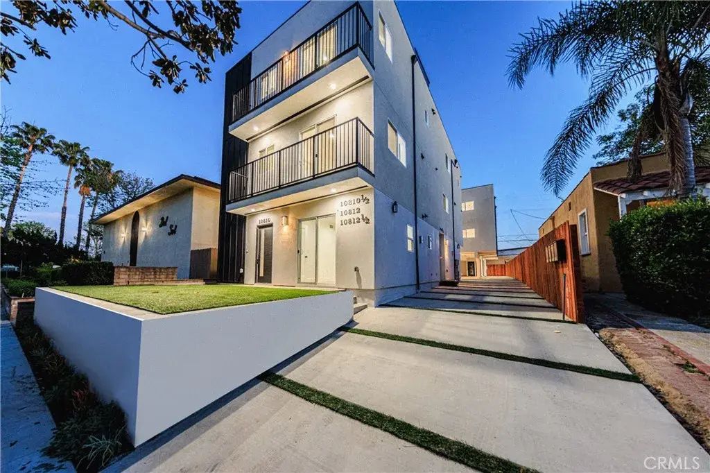 10812 Hesby Street 10812 1/2, North Hollywood
