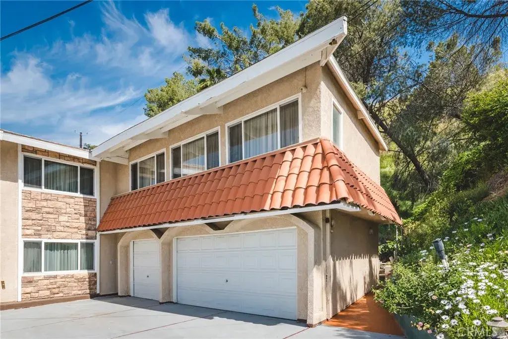 500 N Sunset Canyon Drive Back, Burbank