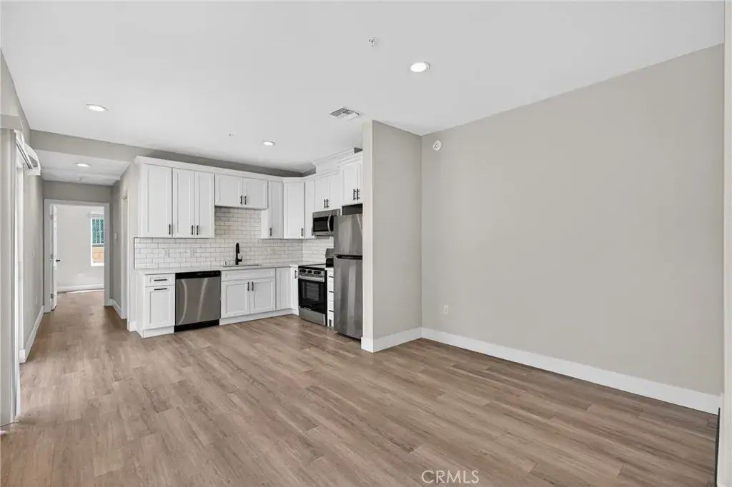 8412 Burnet Avenue, North Hills