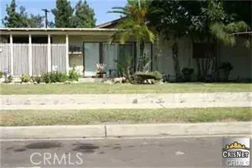 16051 Los Alimos, Granada Hills