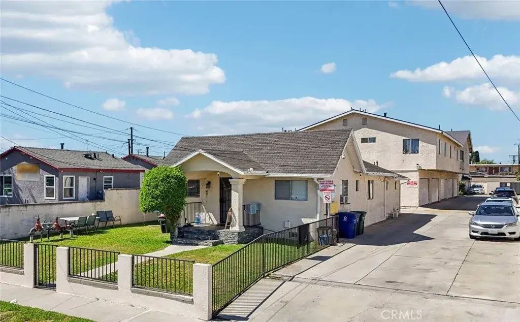 6921 Sherman Way, Bell