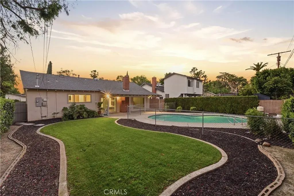 8828 Collett, North Hills