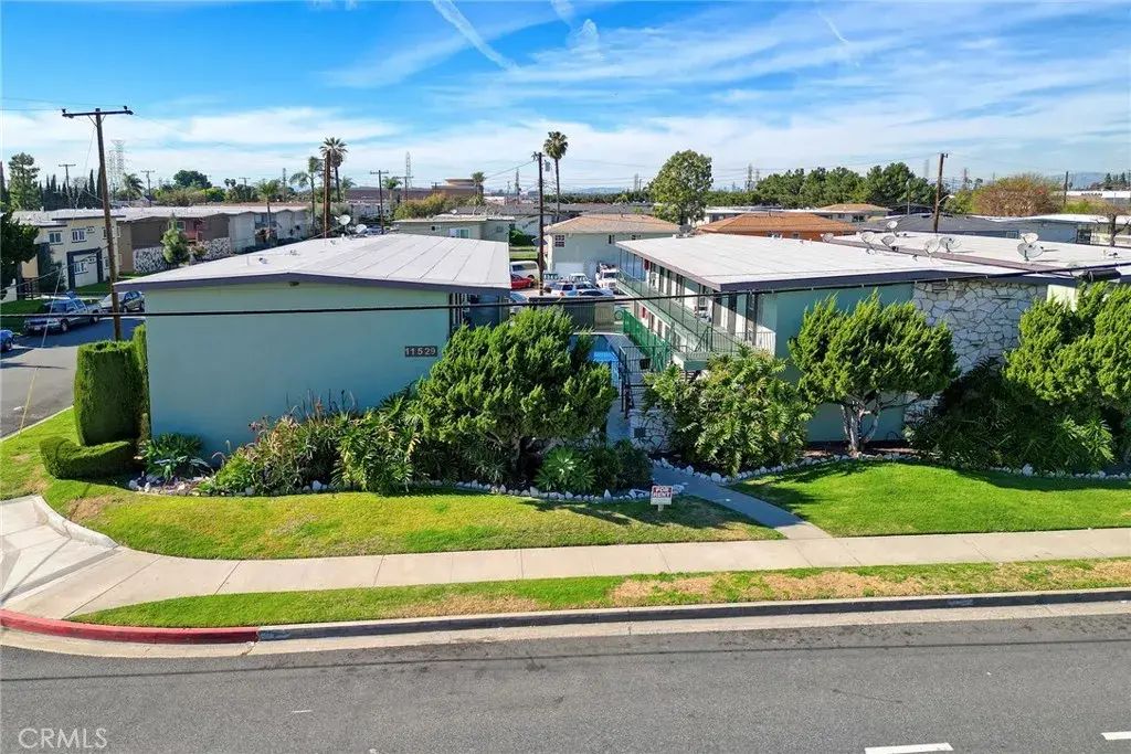 11523 Old River School Road, Downey