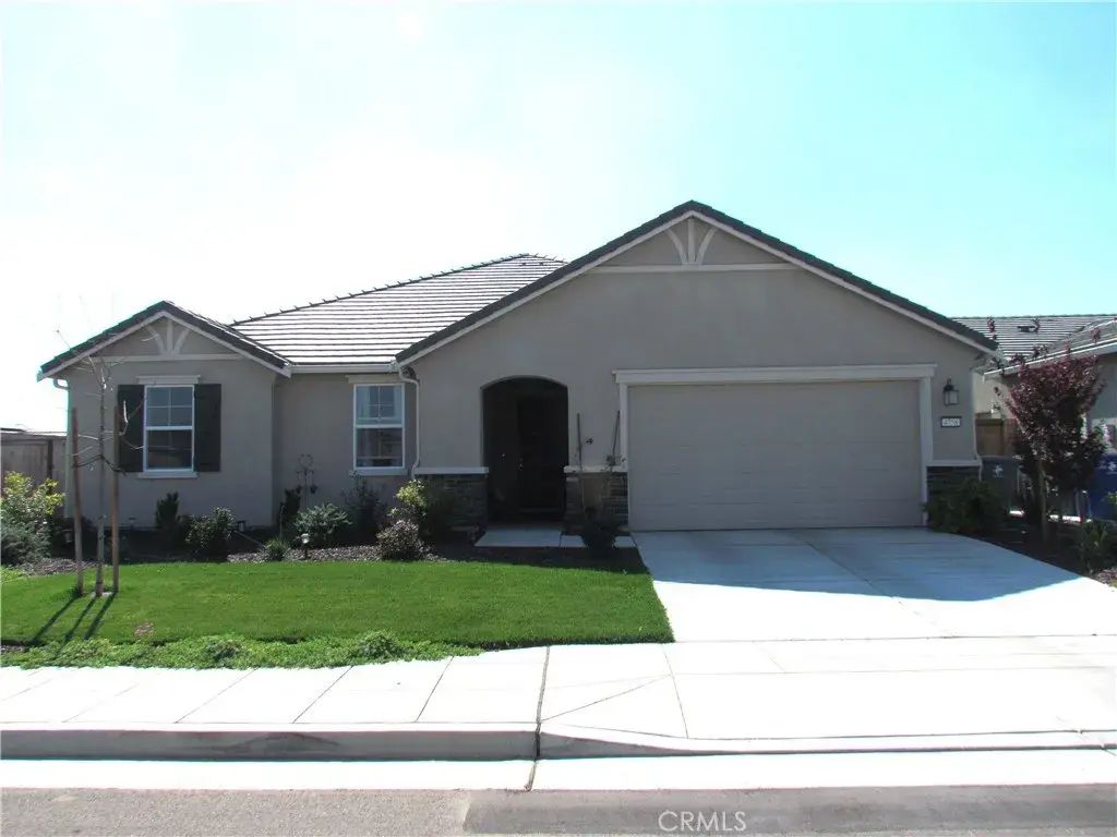 4758 Bellaire, Clovis