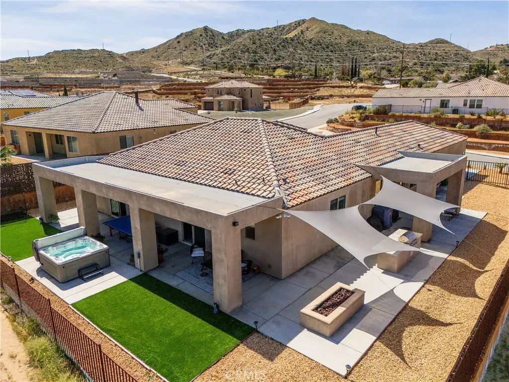 8668 Monument View Dr, Yucca Valley