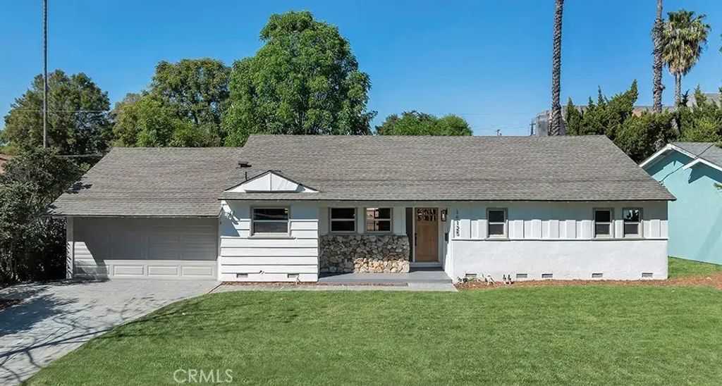 16125 Haynes Street, Van Nuys