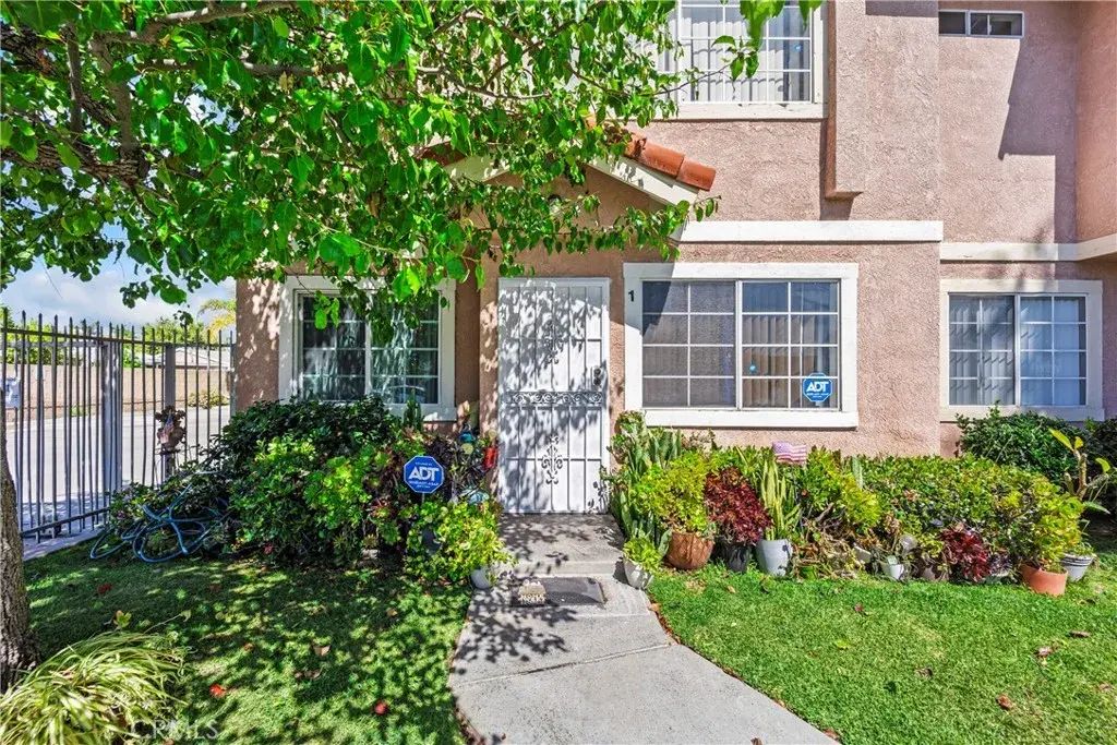 6535 72 Nd 1, Paramount