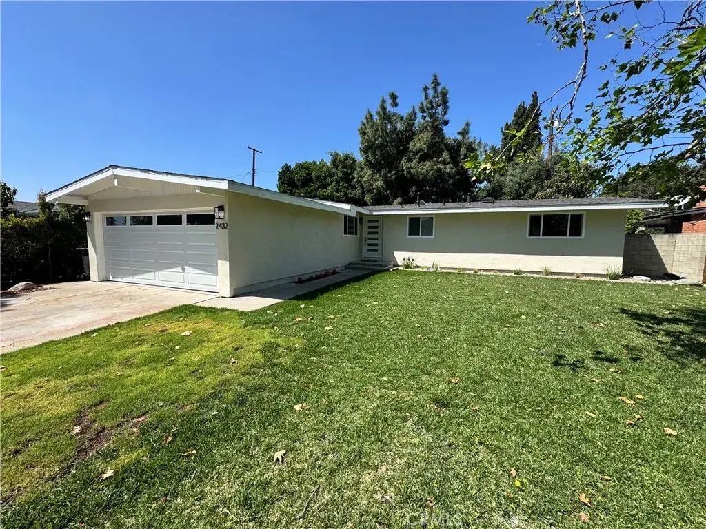 2432 Larchmont, Santa Ana