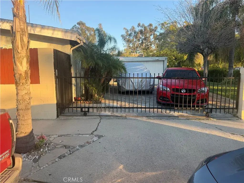 11930 Bromont, Pacoima