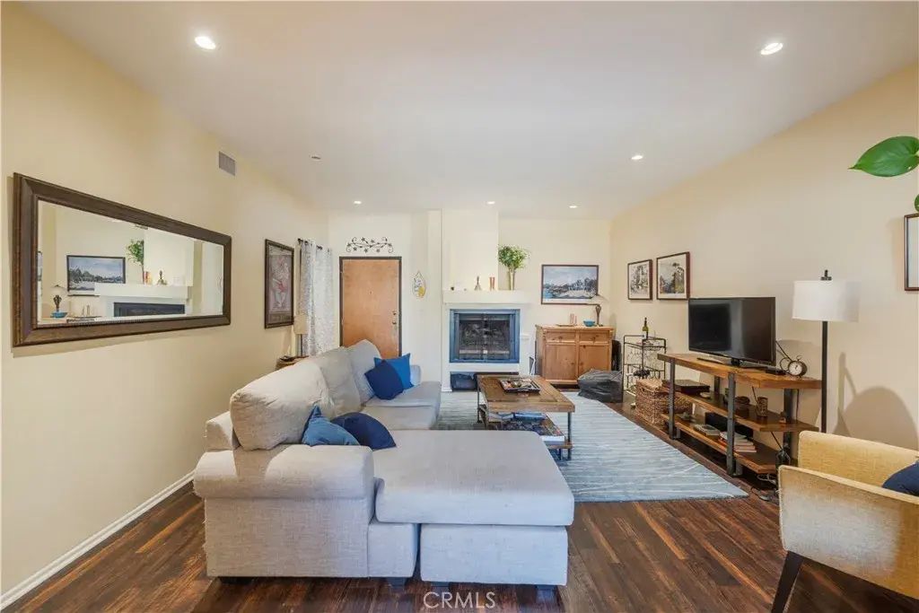 7211 Cozycroft 32, Winnetka