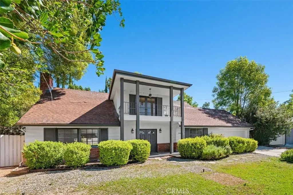 21801 Providencia, Woodland Hills