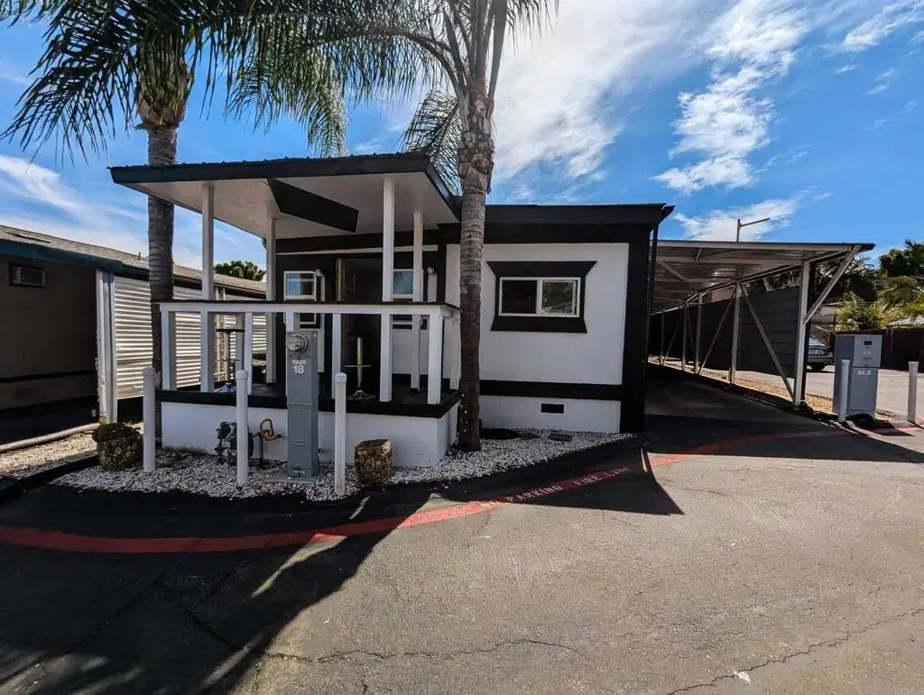400 N Melrose 18, Vista