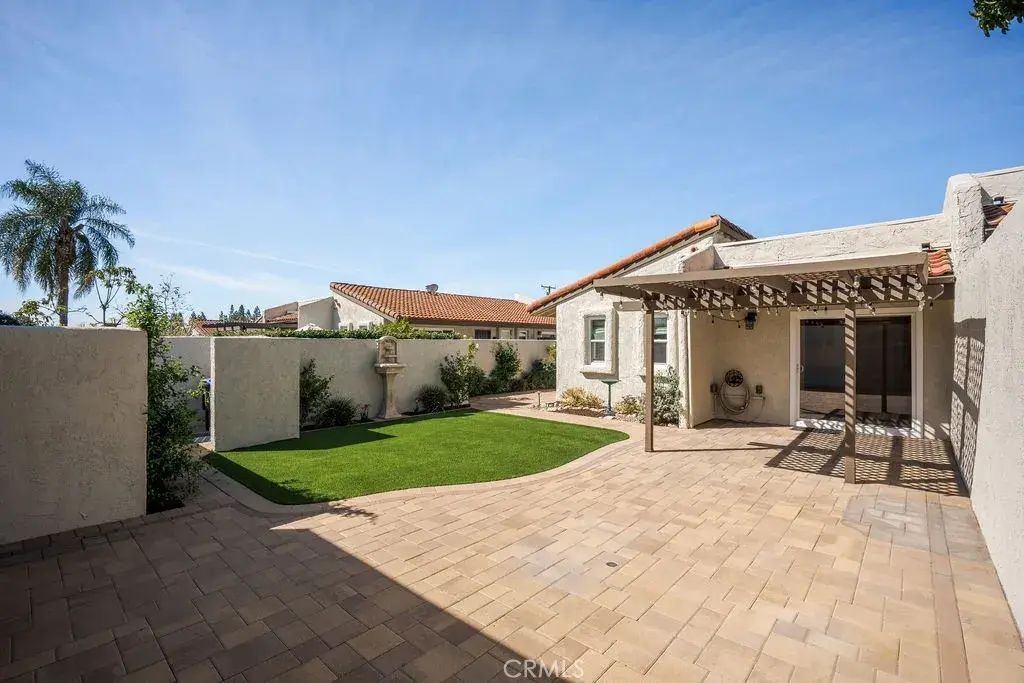 1393 Bouquet, Upland