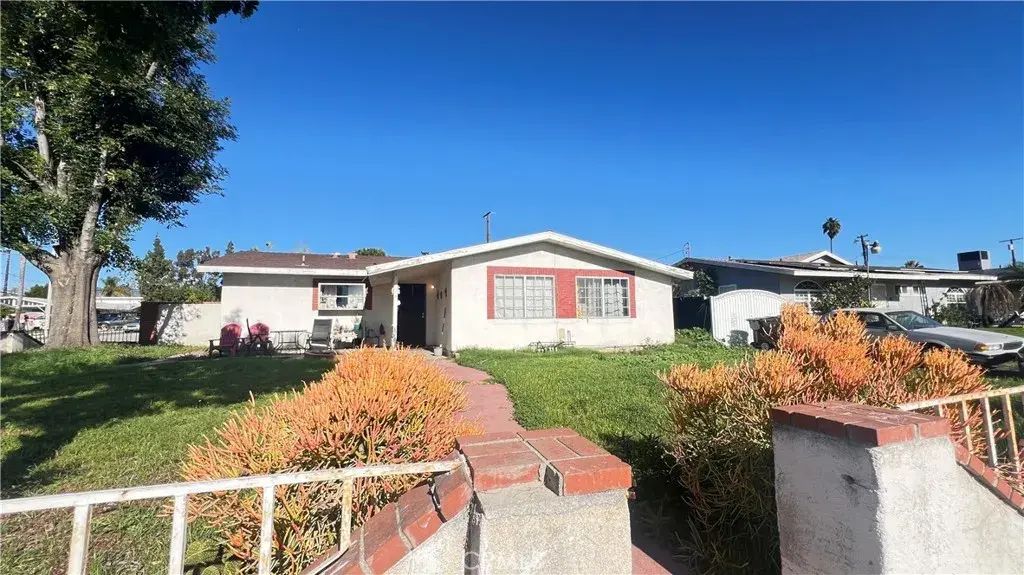 5356 Alamitos, Montclair