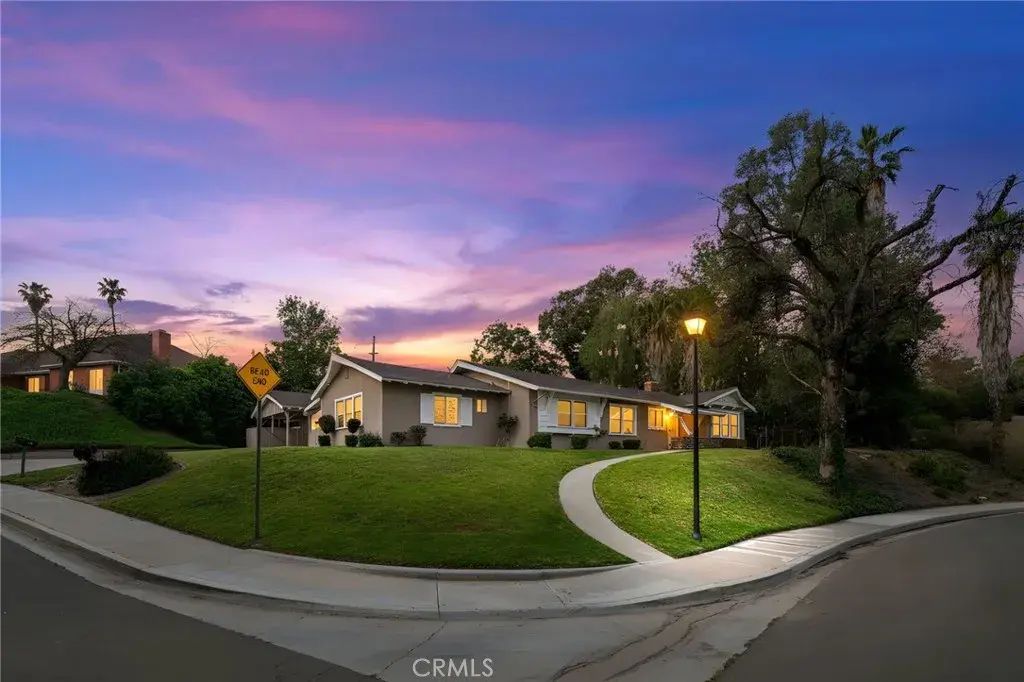 134 W Broadbent, Riverside