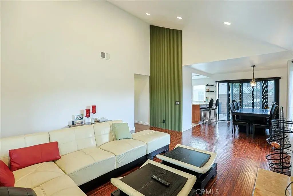 12 Silverwood 19, Irvine