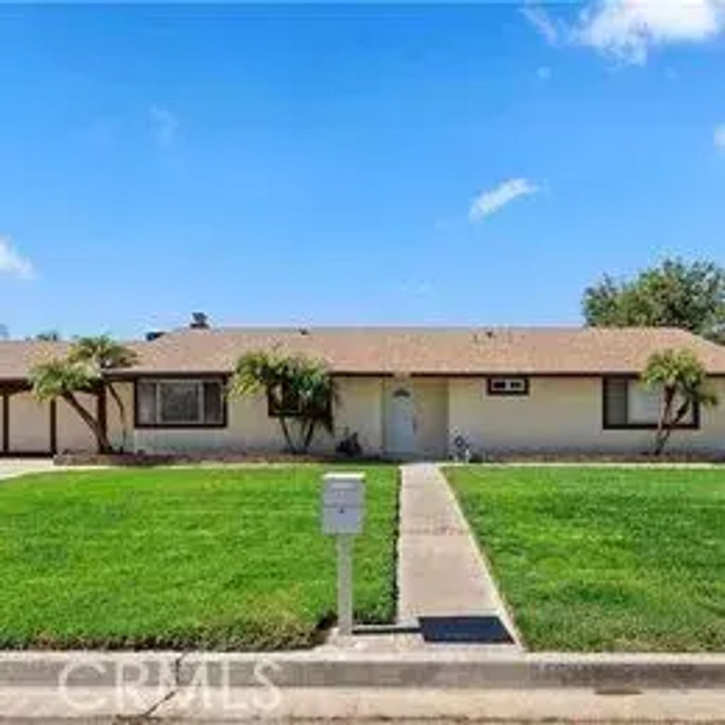 5773 Angela #2, Jurupa Valley