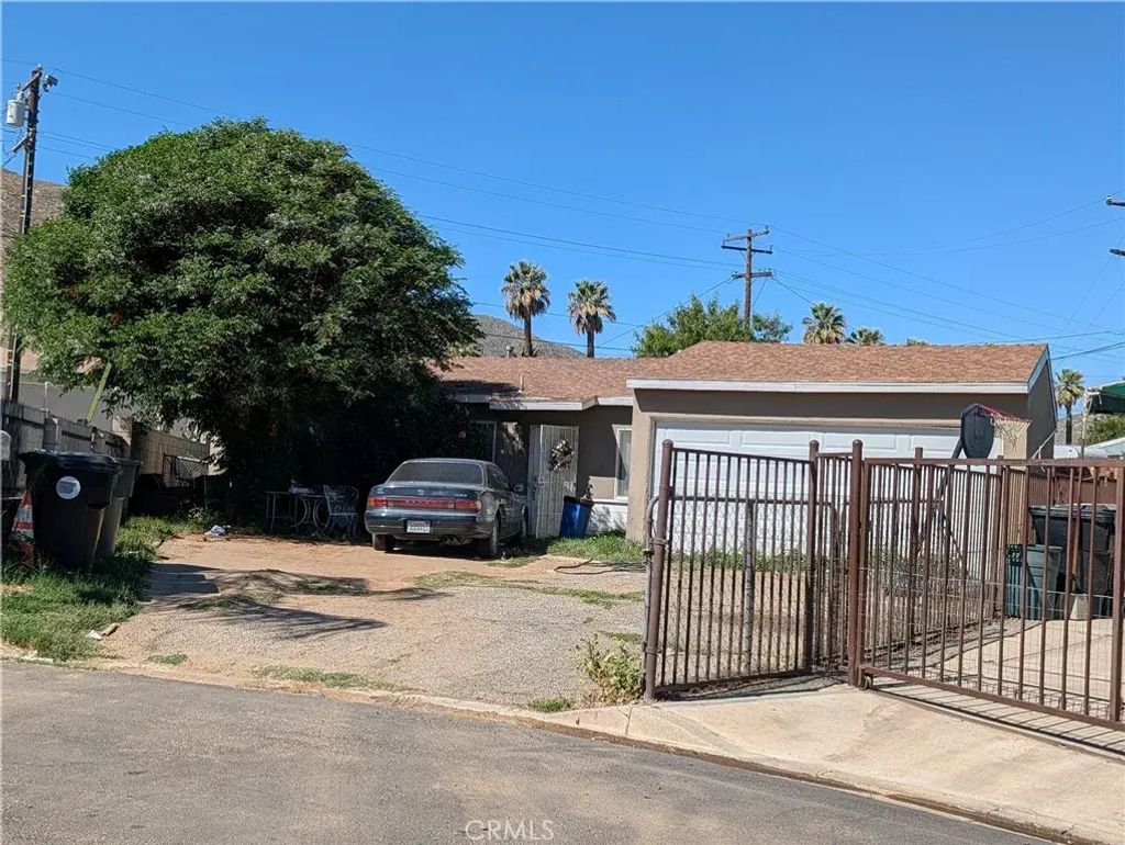 5673 Bella, Jurupa Valley