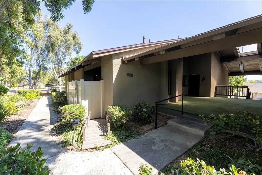 15942 Alta Vista Dr D, La Mirada