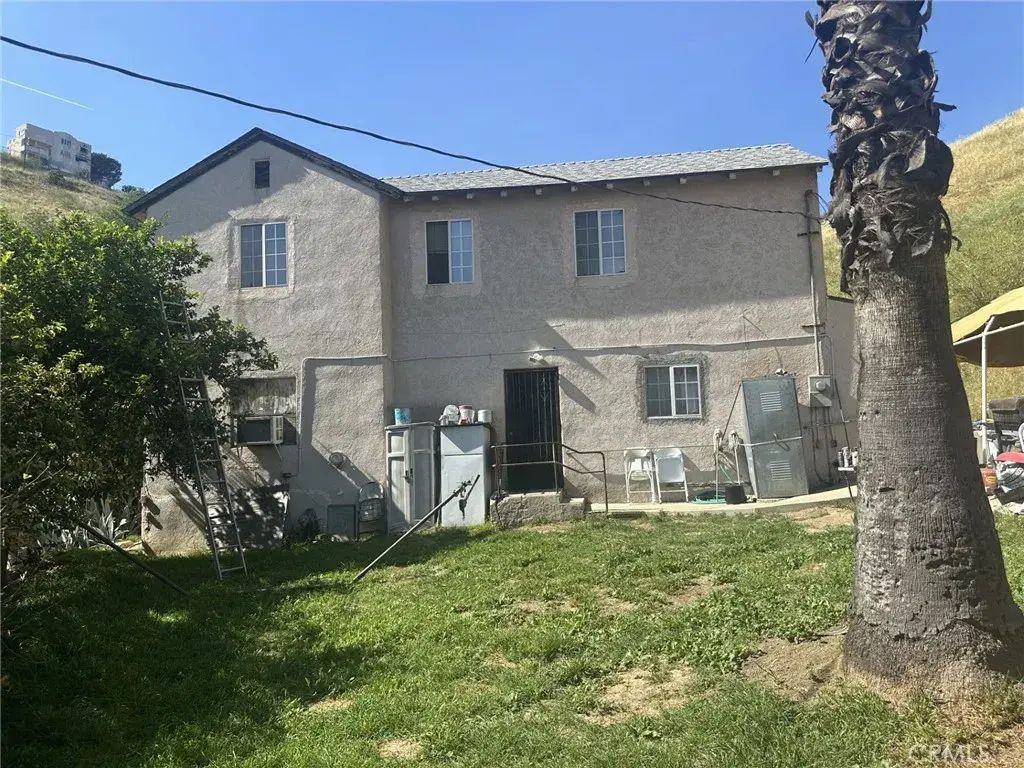 2626 Commodore, Los Angeles