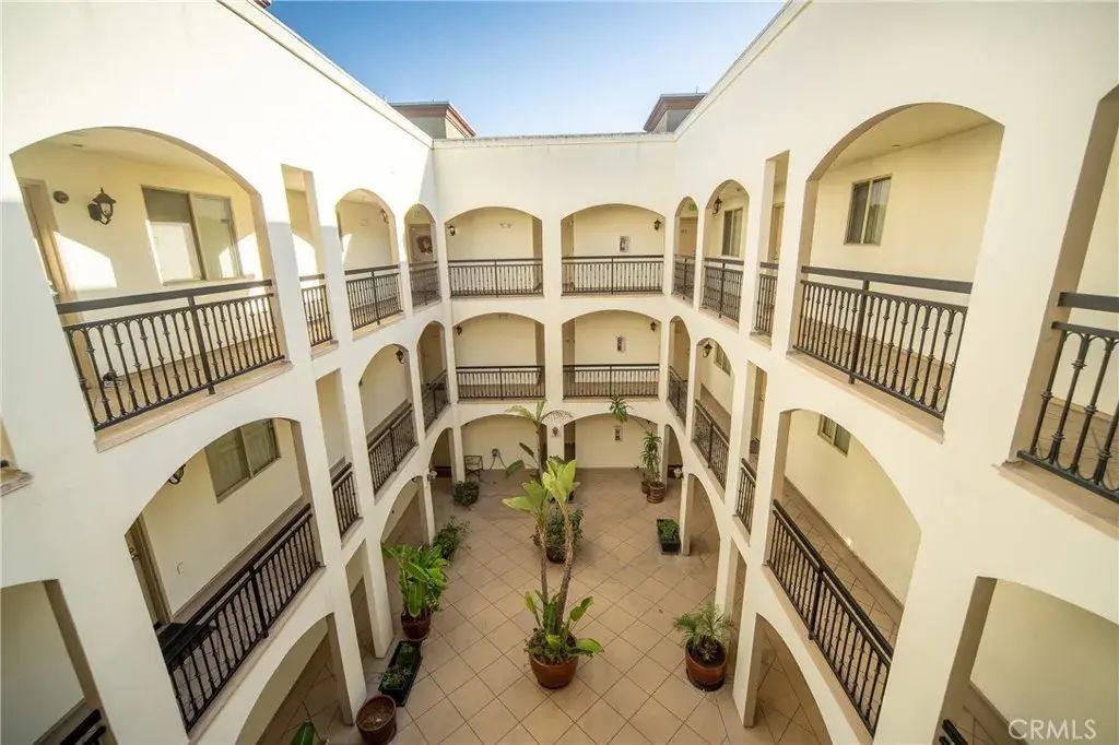 12916 Moorpark Street 304, Studio City