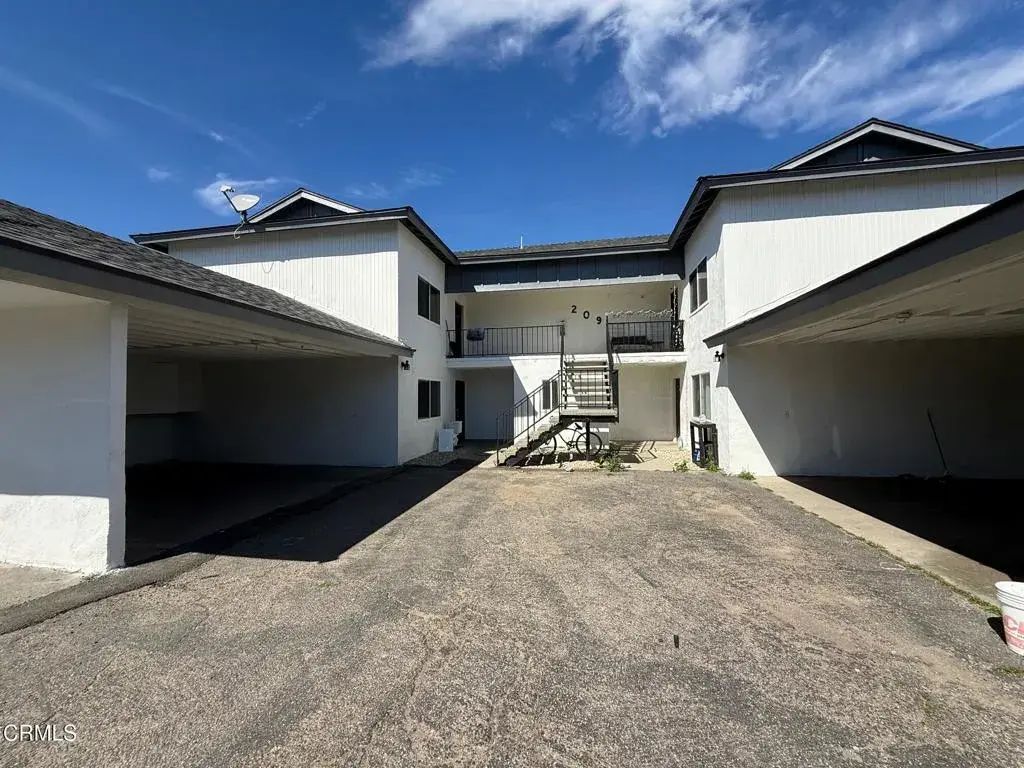209 W Santa Barbara Street, Santa Paula
