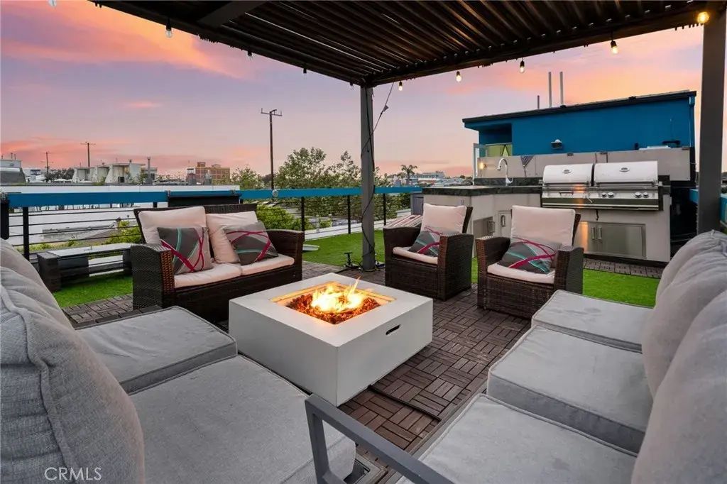 302 S Venice, Venice