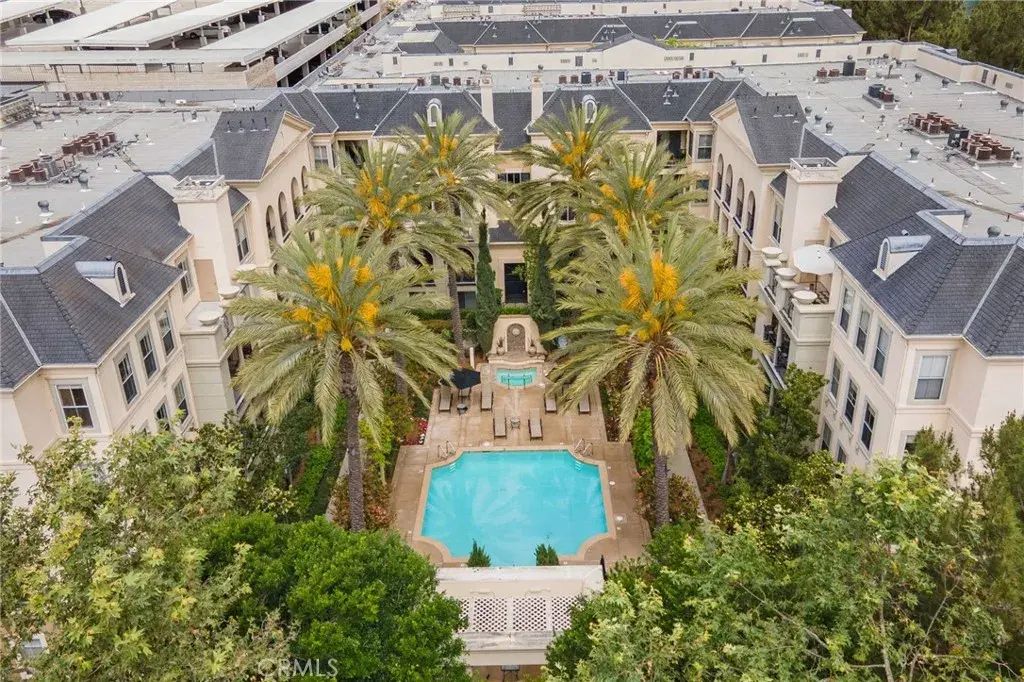 2212 Watermarke, Irvine
