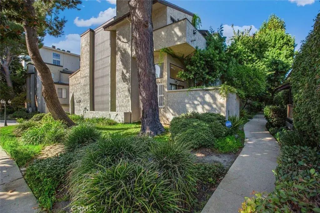 12821 Moorpark Street 1, Studio City