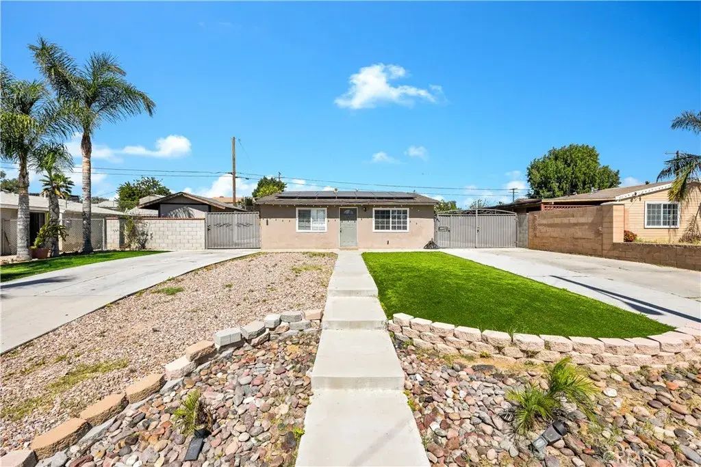 22330 Farragut, Moreno Valley