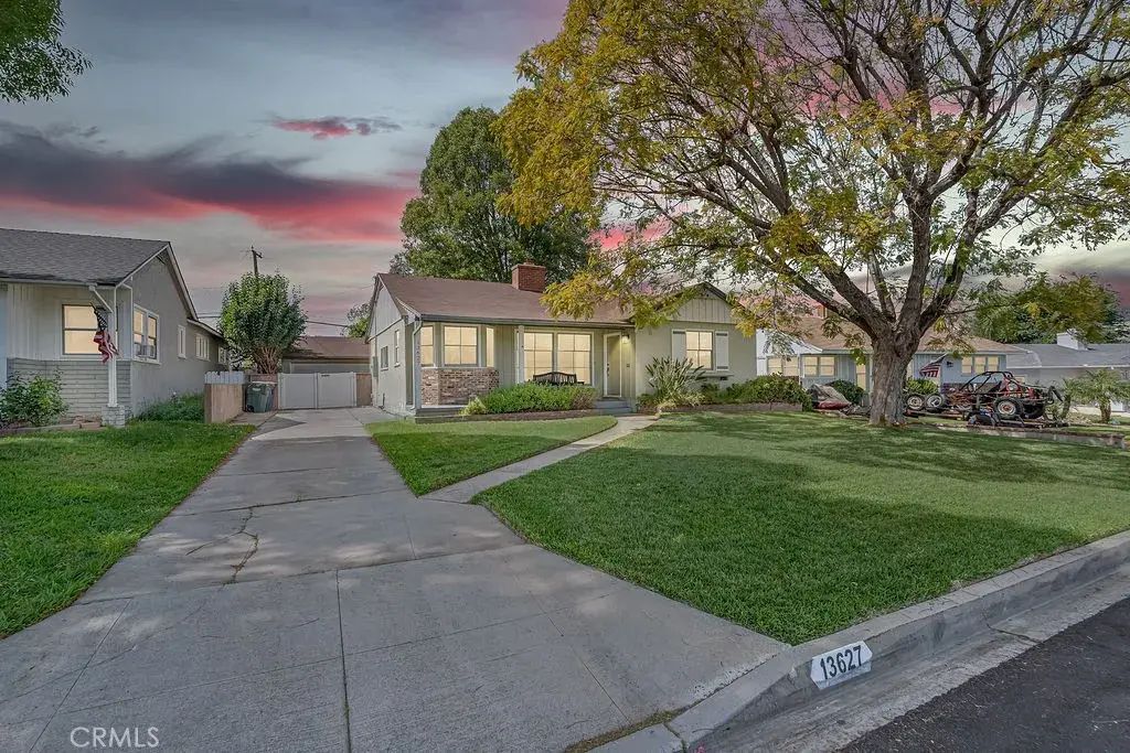 13627 De Alcala, La Mirada