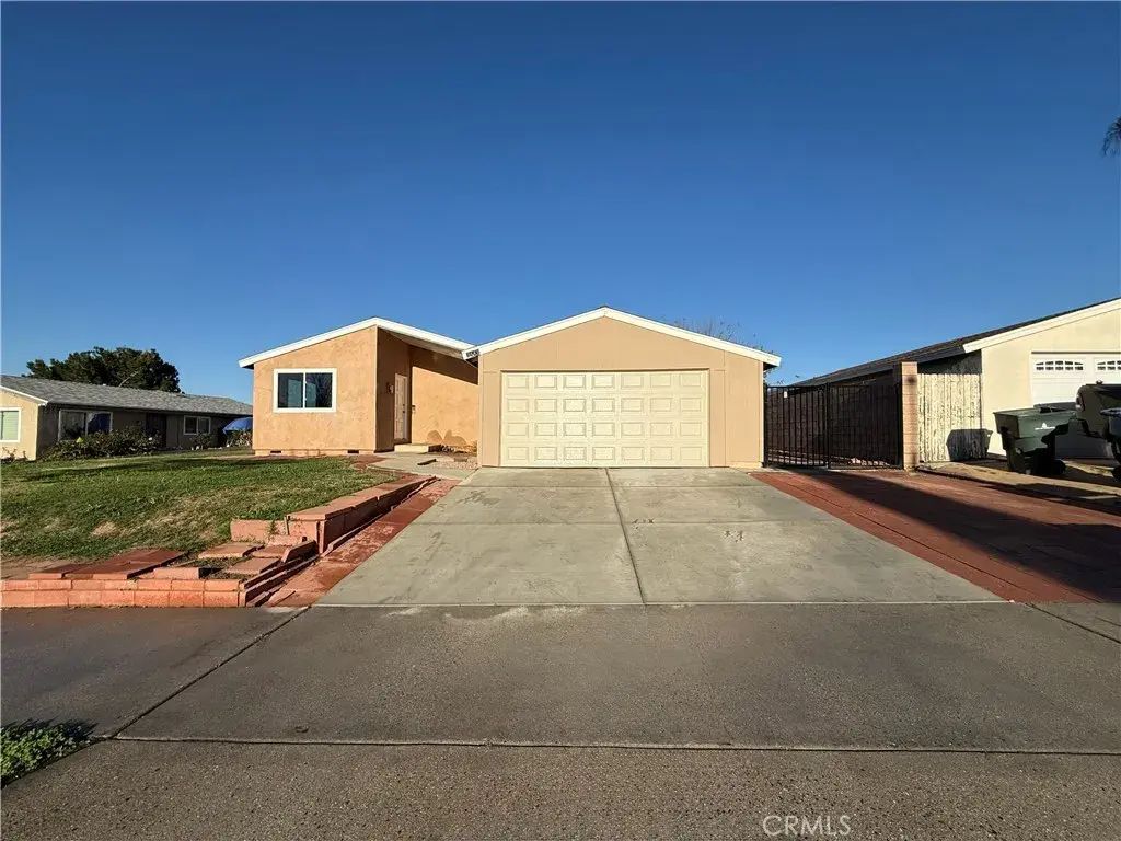 3445 Sparrow, Riverside