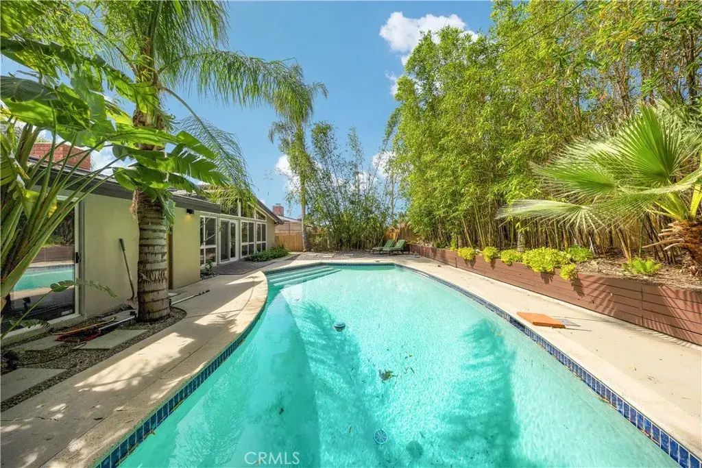 16439 Kingsbury, Granada Hills