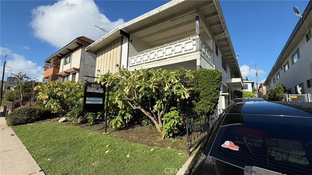 1606 Barry, Los Angeles